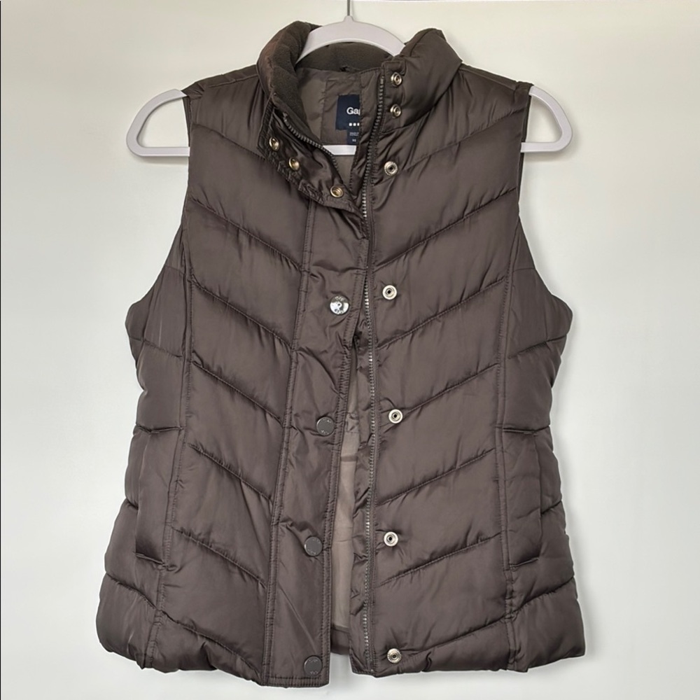 GAP Women's Dark Gray Quilted Puffer Vest